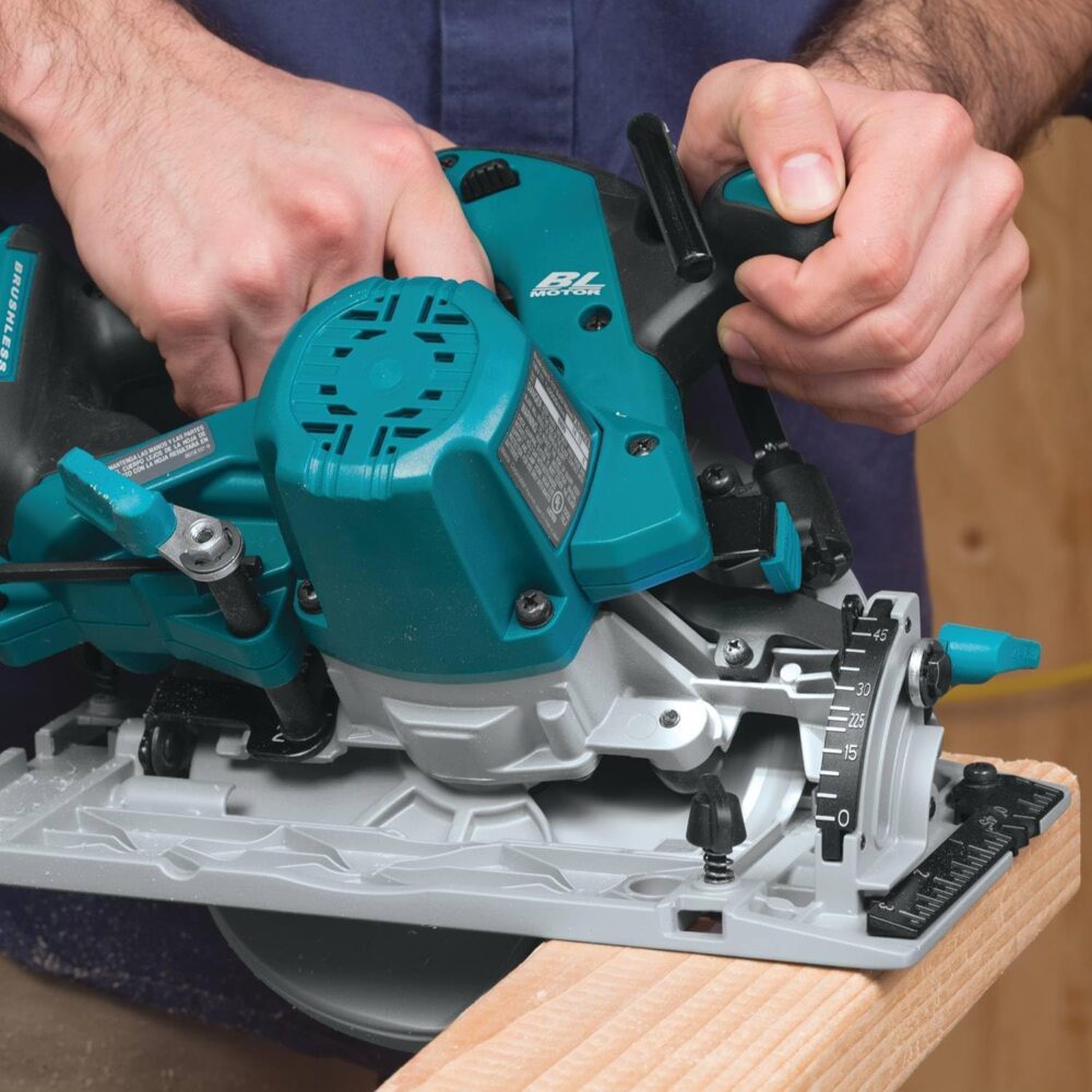 Батериска кружна пила MAKITA DHS680Z